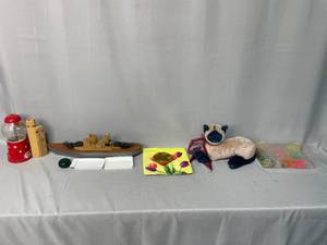 lot 66 image: Assorted Household Items and Toys Lot