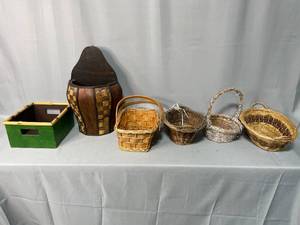 lot 70 image: Assorted Decorative Baskets and Wooden Box Lot