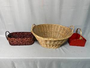 lot 72 image: Lot of 3 Wicker Baskets - Various Sizes and Styles