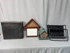 lot 74 image: Black Wicker Wall Mounted Shelves and 2 Small Houses