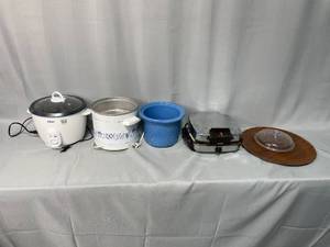 lot 82 image: Lot of Small Kitchen Appliances and Accessories