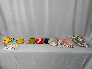 lot 142 image: Assorted Fabric and Sewing Materials Lot