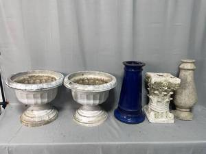 lot 174 image: Assorted Garden Planters and Stands