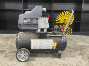 lot 4 image: Husky 8-Gallon Air Compressor, 1.5 HP, 125 PSI