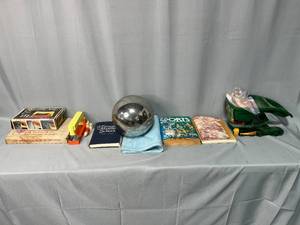 lot 112 image: Assorted Collectibles and Books Lot