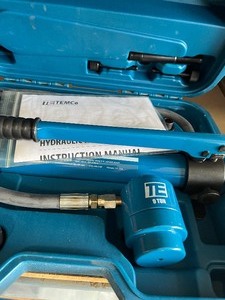 lot 8 image: Hydraulic Knockout Punch Set