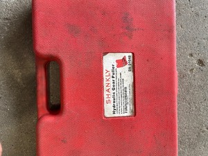 lot 12 image: Shankly Hydraulic Gear Puller