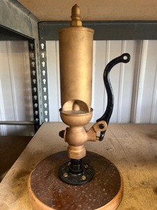 lot 21 image: Model Whistle