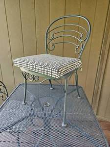 lot 59 image: Scrolled Caf Patio Set