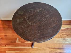lot 105 image: Duncan Phife Parlor Table, as