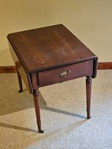 lot 69 image: Statton Traditional Drop Leaf Side Table