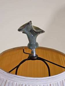lot 30 image: Vintage MCM Drip Glaze Ceramic Table Lamp