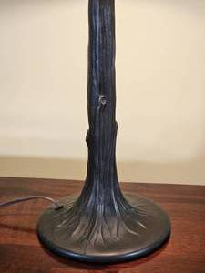 lot 31 image: Stained Glass Art Nouveau Style Tiffany Shade Table Lamp