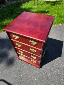 lot 124 image: Cherry Veneer Office Filing Cabinet
