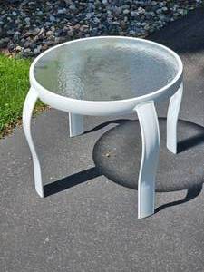 lot 127 image: Retro Patio Table