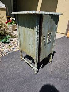 lot 77 image: Antique Parlor Ice Box