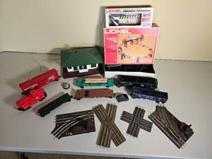 lot 78 image: Lionel Train Cars & Components