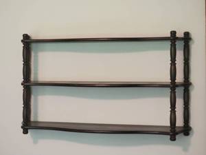 lot 221 image: Vintage Carved Spindled Hanging Display Shelf