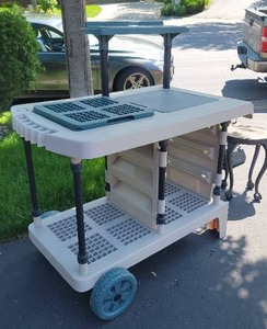 lot 157 image: Suncast Rolling Potting Cart