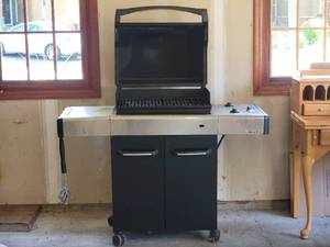 lot 153 image: Weber Spirit Propane Grill