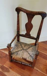 lot 95 image: Antique Rush Seat Childs Chair