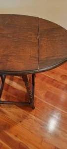 lot 96 image: Vintage Oval Gateleg Drop Leaf Side Table