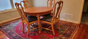 lot 24 image: Charming Pine Dining Table with Chair Set