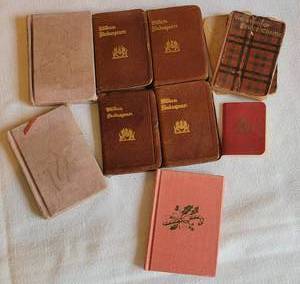 lot 39 image: Vintage Tiny Book Collection