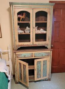 lot 14 image: Antique Rustic Farmhouse Pantry Cabinet