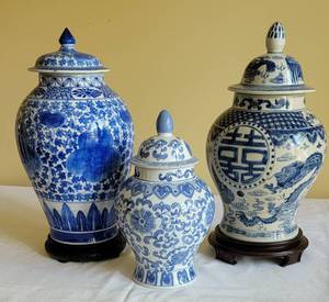 lot 185 image: Blue and White Ceramic Ginger Jar Collection  3