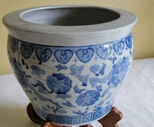 lot 188 image: Blue and White Ceramic Planter Collection