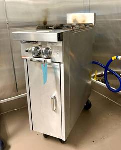 lot 14 image: Southbend Heavy Duty Gas Range