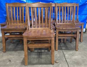 lot 49 image: EIGHT STURDY WOOD CHAIRS HOME USE OR BUSINESS