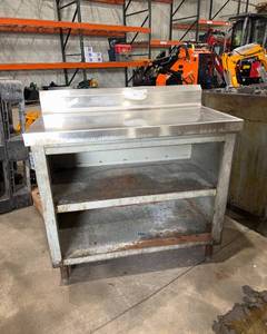 lot 28 image: Kitchen Prep Station