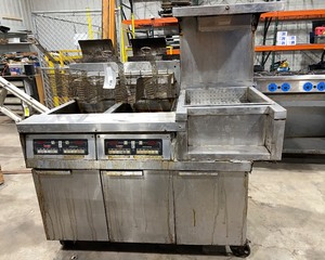 lot 22 image: Double Deep Fryer & Warmer