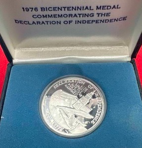 lot 5 image: 1976 1oz .925 Silver D.O.I. Medal