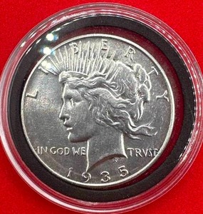 lot 11 image: 1935 XFAU Peace Dollar in Airtite
