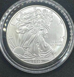 lot 21 image: 1oz .999 2010 Early Release Gem American Eagle