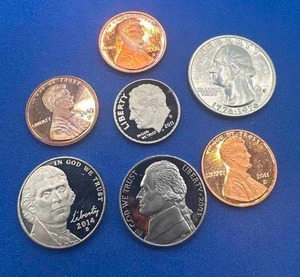 lot 81 image: Proof Coins & 1976 Silver Quarter