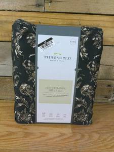lot 30 image: 400 Thread Count Printed Performance Sheet Set - Threshold-TwinTwin XL-Bella Floral