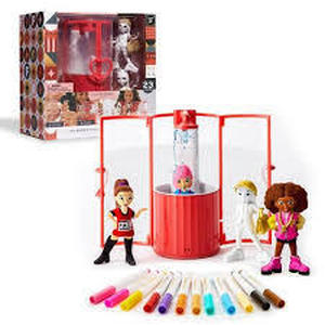 lot 63 image: FAO Schwarz Street Chic Fashionistas Wash-And-Color Design Dolls 23pc