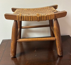 lot 85 image: Charming Vintage Stool
