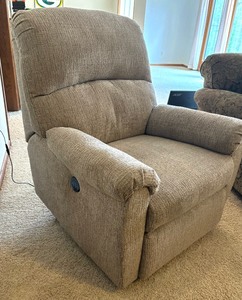 lot 29 image: Neutral Colored Upholstered Electronic Recliner