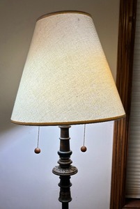 lot 125 image: Fine Vintage Floor Lamp