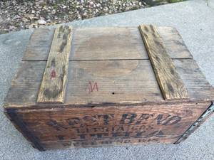 lot 132 image: Vintage Wooden Westbend Crate with Hinged Cover