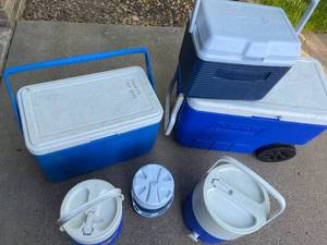 lot 138 image: Assorted Coolers and Jugs by Coleman and Rubbermaid