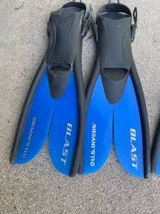 lot 140 image: Two Pairs of U.S. Divers Blast Swimming Flippers