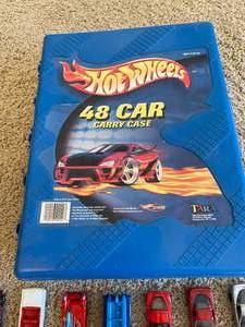 lot 165 image: Vintage Hot Wheels Storage Case with Hot Wheels and Matchbox Cars