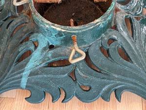 lot 187 image: Vintage Iron Christmas Tree Stand