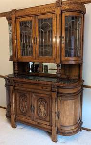 lot 1 image: Beautiful Italian Walnut Leaded Glass Display Cabinet